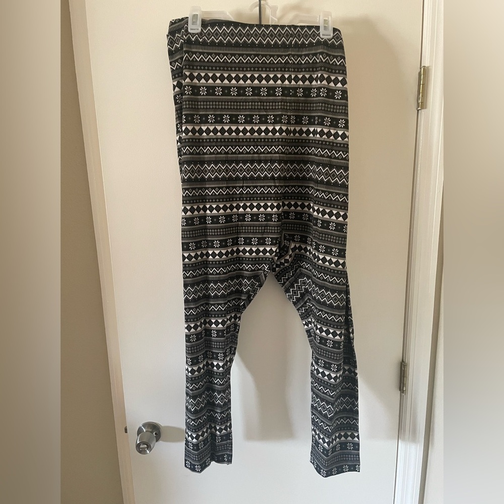 Old navy black & white casual leggings